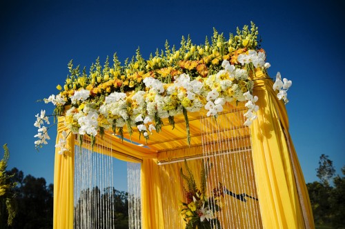 Elaborate-Yellow-Ceremony-Arch