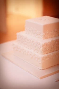 Modern-Solid-White-Square-Wedding-Cake