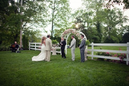 Outdoor-Wedding-Ceremony-Cedarwood