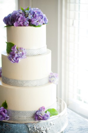 Wedding-Cake-with-Purple-Hydrangeas