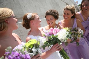 bride_with_bridesmaids_purple_dresses