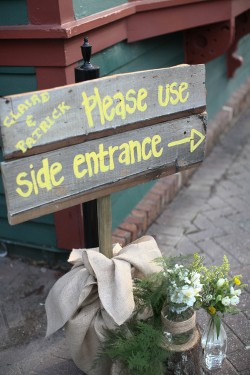 DIY-Wood-Wedding-Direction-Sign