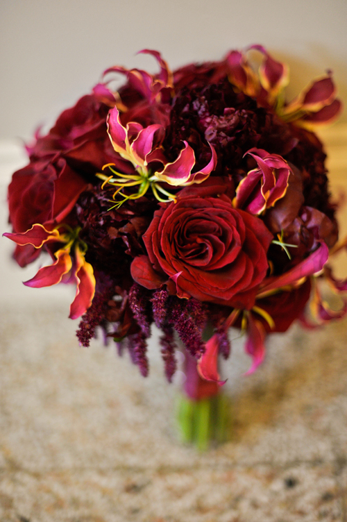 Dramatic-Red-Bridal-Bouquet