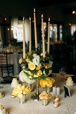 Elegant-Candle-and-Ivy-Centerpiece