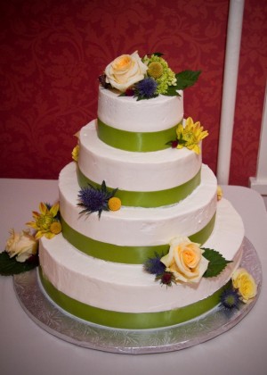 Green-Ribbon-Wedding-Cake