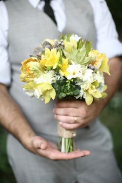 Pale-Yellow-and-Green-Bouquet