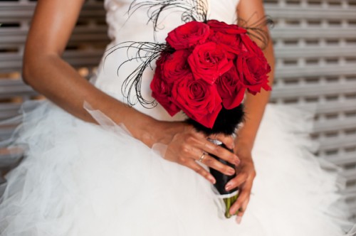 Red-Rose-and-Black-Feather-Bouquet