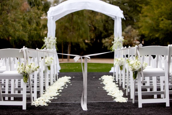 Ribbon-Tied-Wedding-Ceremony-Aisle