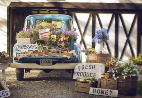 Vintage-Truck-Farm-Inspired-Wedding