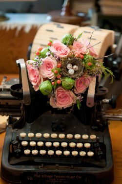 Vintage-Typewriter-Wedding-Ideas