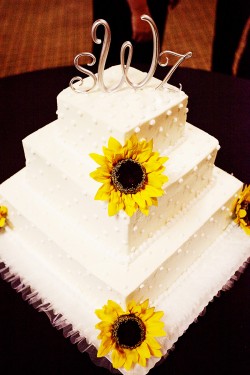 Wedding-Cake-with-Sunflowers