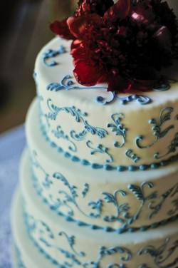 White-and-Blue-Floral-Wedding-Cake