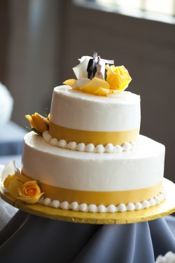 Yellow-and-White-Wedding-Cake