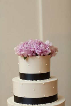 Navy-Blue-and-Pink-Wedding-Cake