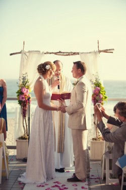 Rustic-Beach-Wedding-Altar