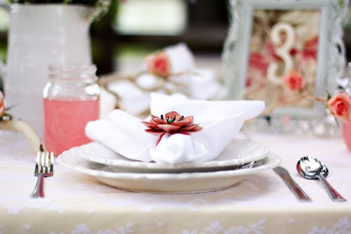 Romantic-Pink-and-White-Wedding-Table