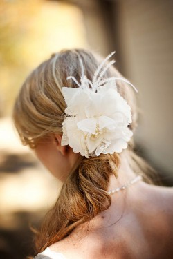 Feather-and-Rose-Hair-Fascinator