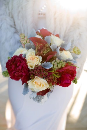 Red-Berry-Bouquet-Winter-Wedding