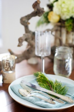 Simple-Winter-Tablescape