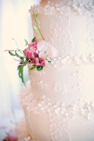 White-Flower-Wedding-Cake
