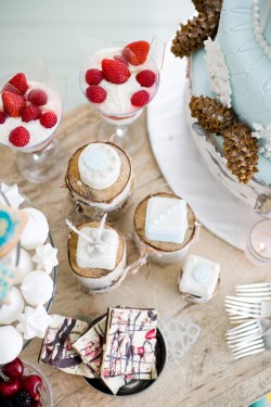 Winter-Wedding-Dessert-Table-Ideas-1