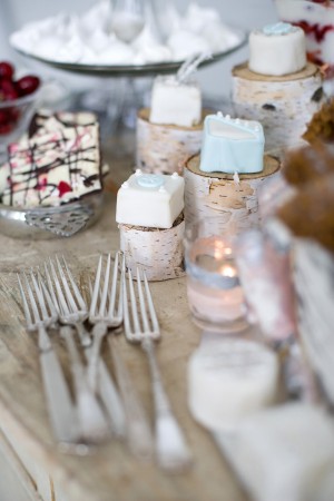 Winter-Wedding-Dessert-Table-Ideas-7