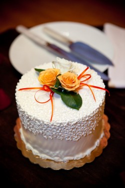 classic-white-wedding-cake