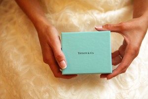 Bride-holding-Tiffany-box