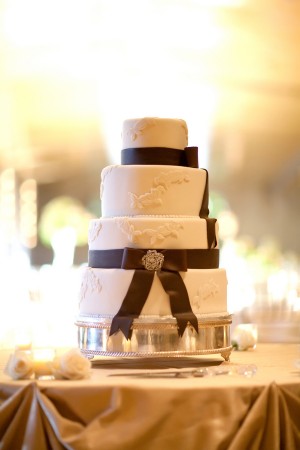 Brown-and-White-Wedding-Cake