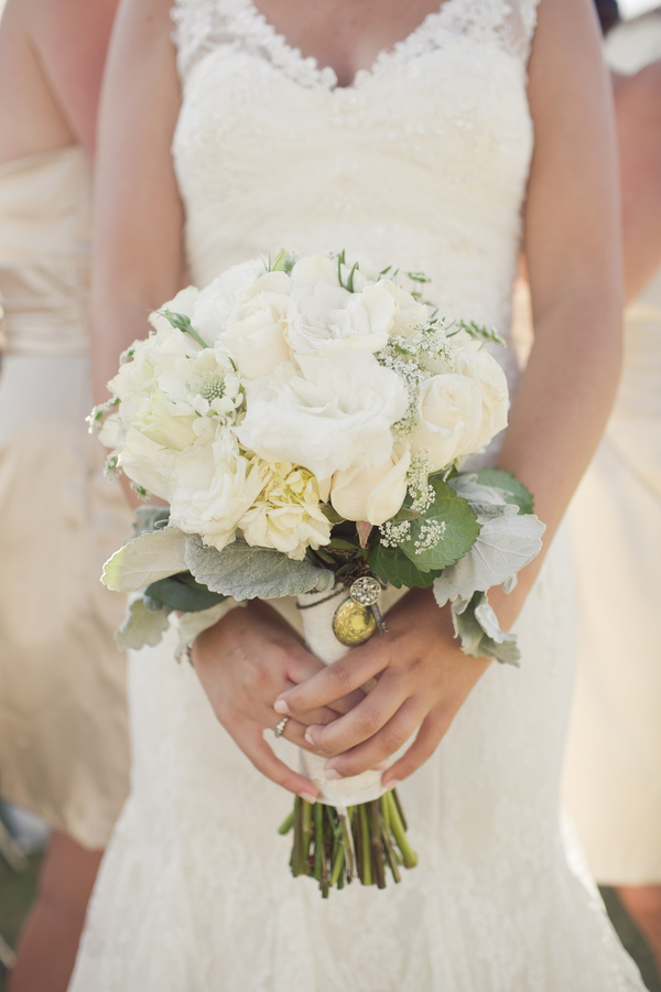 Ivory-Rose-and-Dusty-Miller-Bouquet