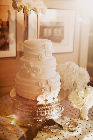 Modern-White-Wedding-Cake