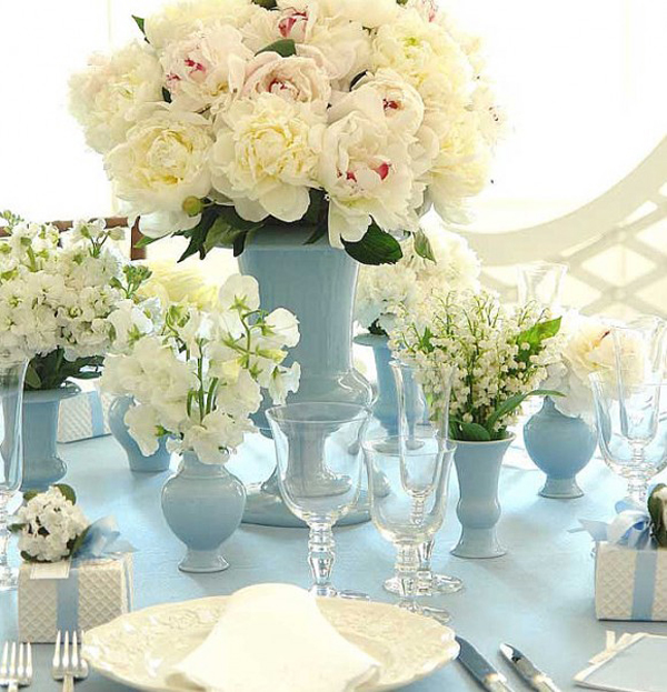 blue-white-peonies-centerpieces-table-settings