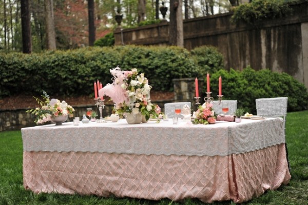 Elegant-Pink-and-White-Wedding-Table