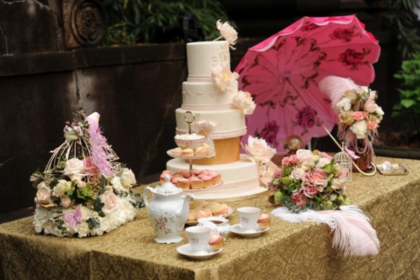 Pink-and-Gold-Dessert-Table1