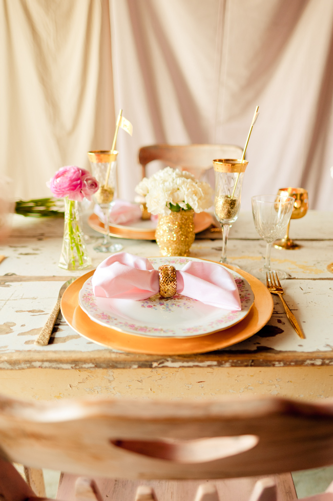 White & Gold themed Decor ideas to illuminate your D-day! | WeddingBazaar