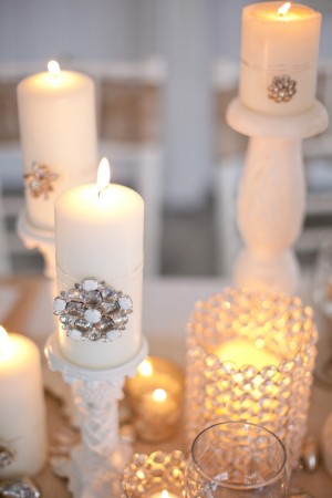 varied-white-pillar-candle-centerpieces