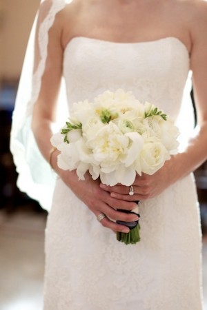 Classic-White-Wedding-Bouquet