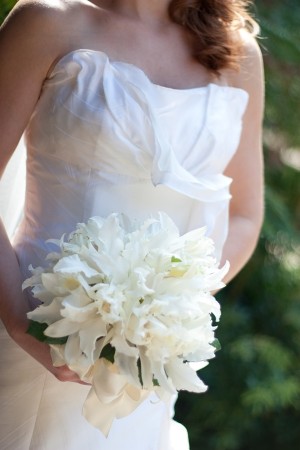 White-Dahlia-Bouquet