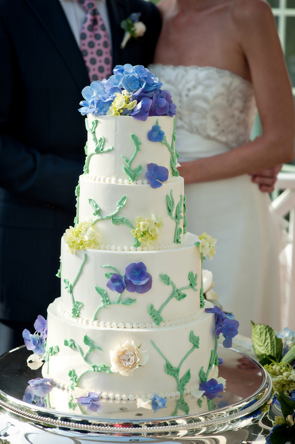 Blue-and-Green-Garden-Style-Wedding-Cake