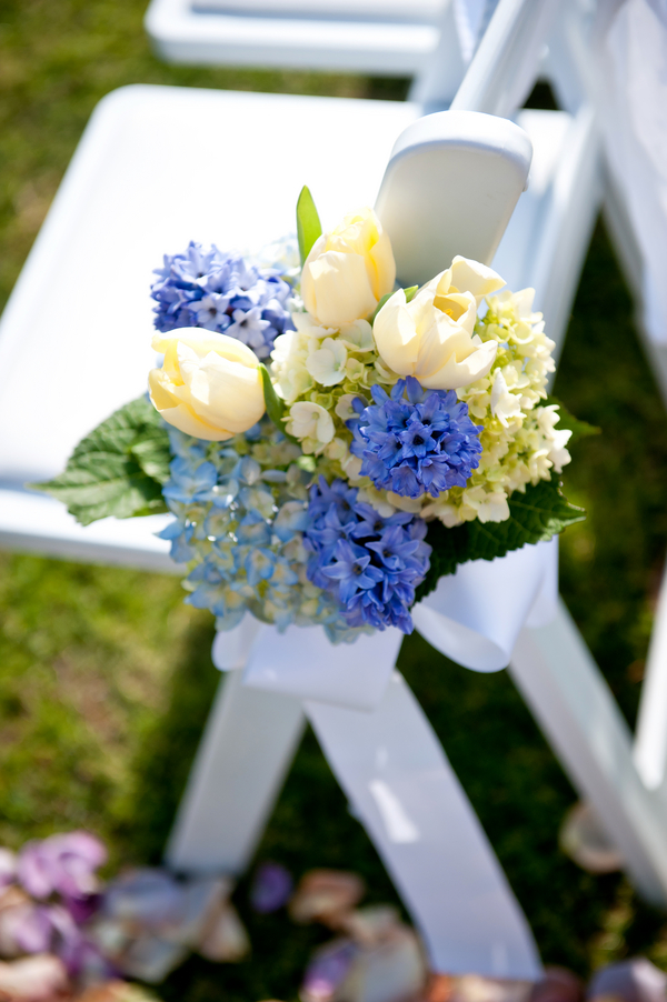 Blue-and-Yellow-Aisle-Flowers