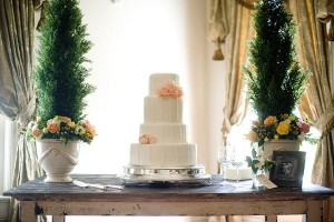 Elegant-Rustic-Cake-Table