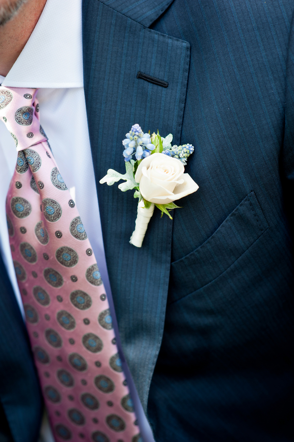 Rose-Boutonniere