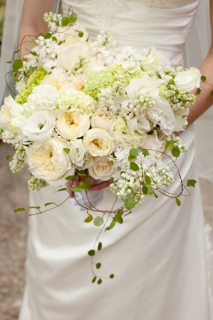 White-Romantic-Rustic-Bouquet