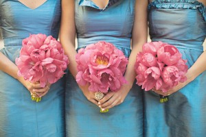 Blue-Bridesmaids-Dresses-Pink-Bouquets