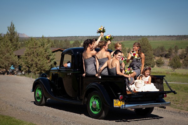 Vintage-Car-Bridal-Party