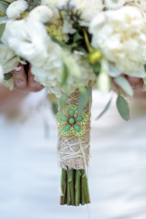 Burlap-and-Twine-Wrapped-Bouquet