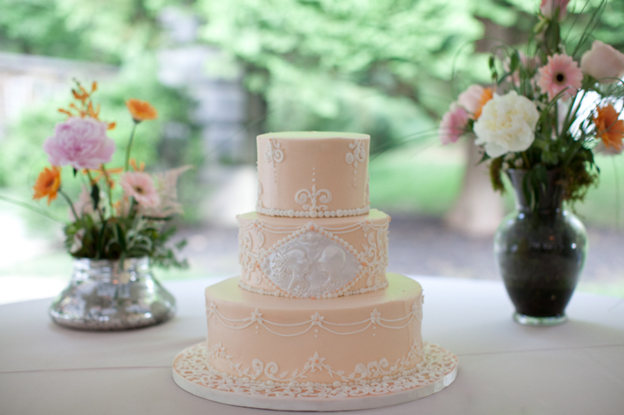 Elegant-Peach-and-White-Wedding-Cake