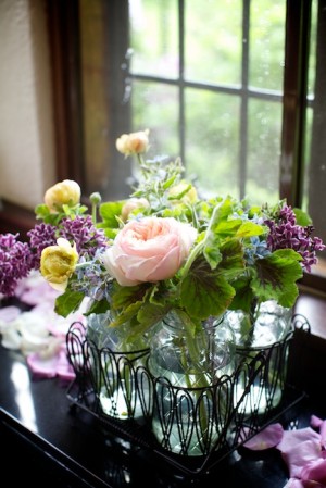 Fresh-Garden-Flower-Mason-Jar-Centerpiece