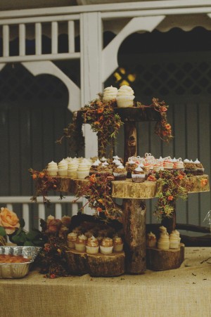 6-Interesting-Natural-Tree-Trunk-Cupcake-Stand