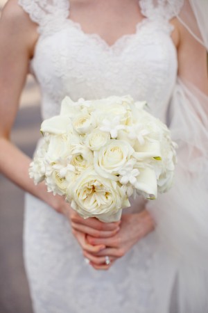 Pretty-White-Wedding-Bouquet